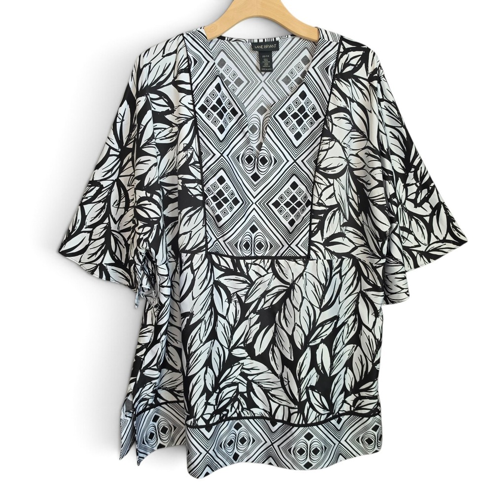 Lane Bryant Blouse 22/24 3X Plus Black White Floral V Neck Kimono Sleeve Top